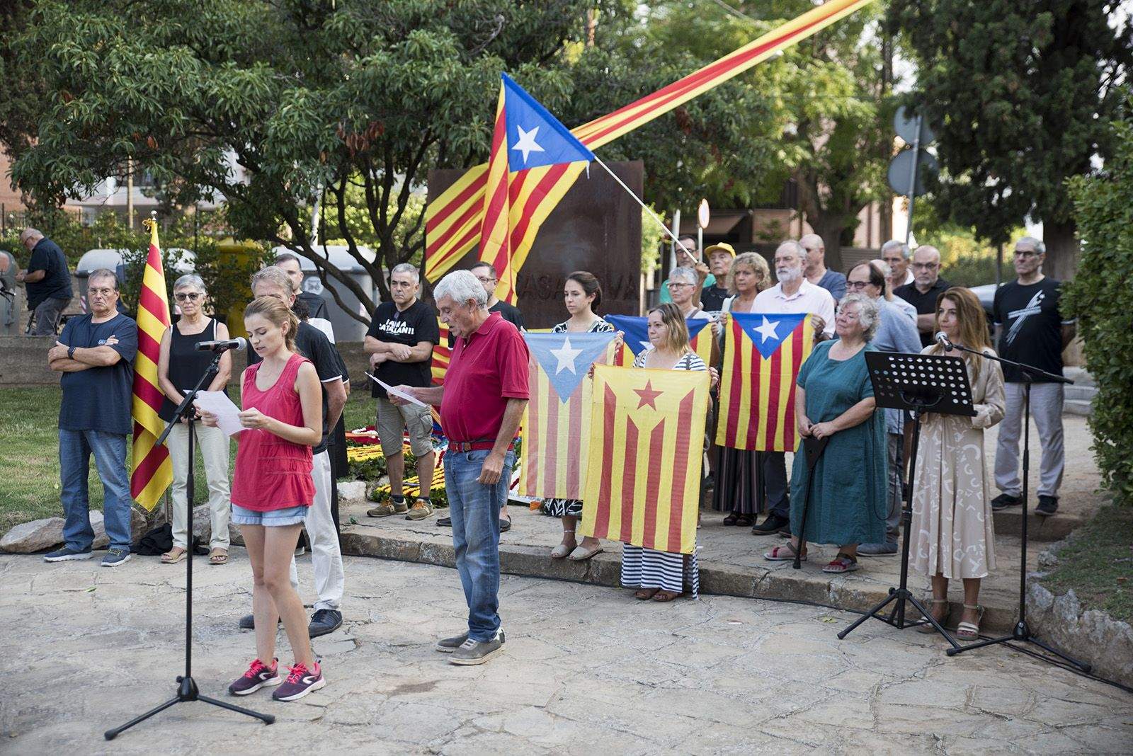 ANC, Òmnium i Consell Local per la República a l'Ofrena floral a Rafael Casanova. Foto: Bernat Millet.
