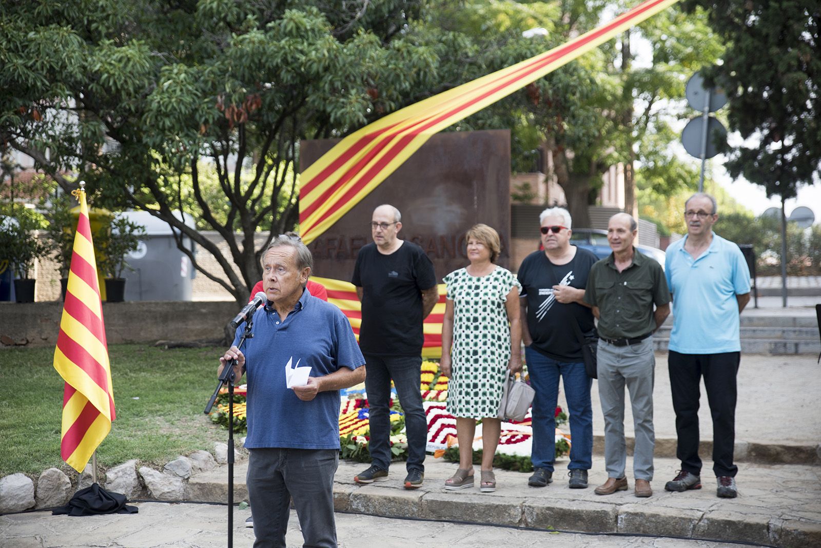 El Club Muntanyenc fa l'Ofrena floral a Rafael Casanova. Foto: Bernat Millet.