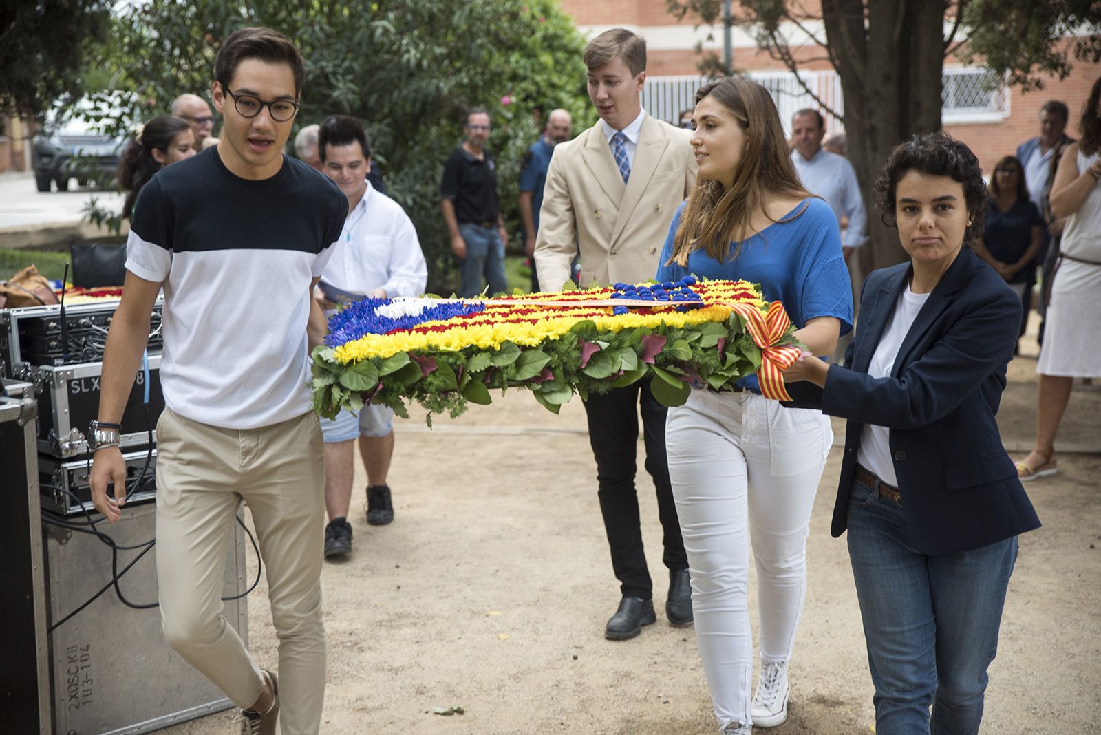 La JNC fa l'Ofrena floral a Rafael Casanova. Foto: Bernat Millet.