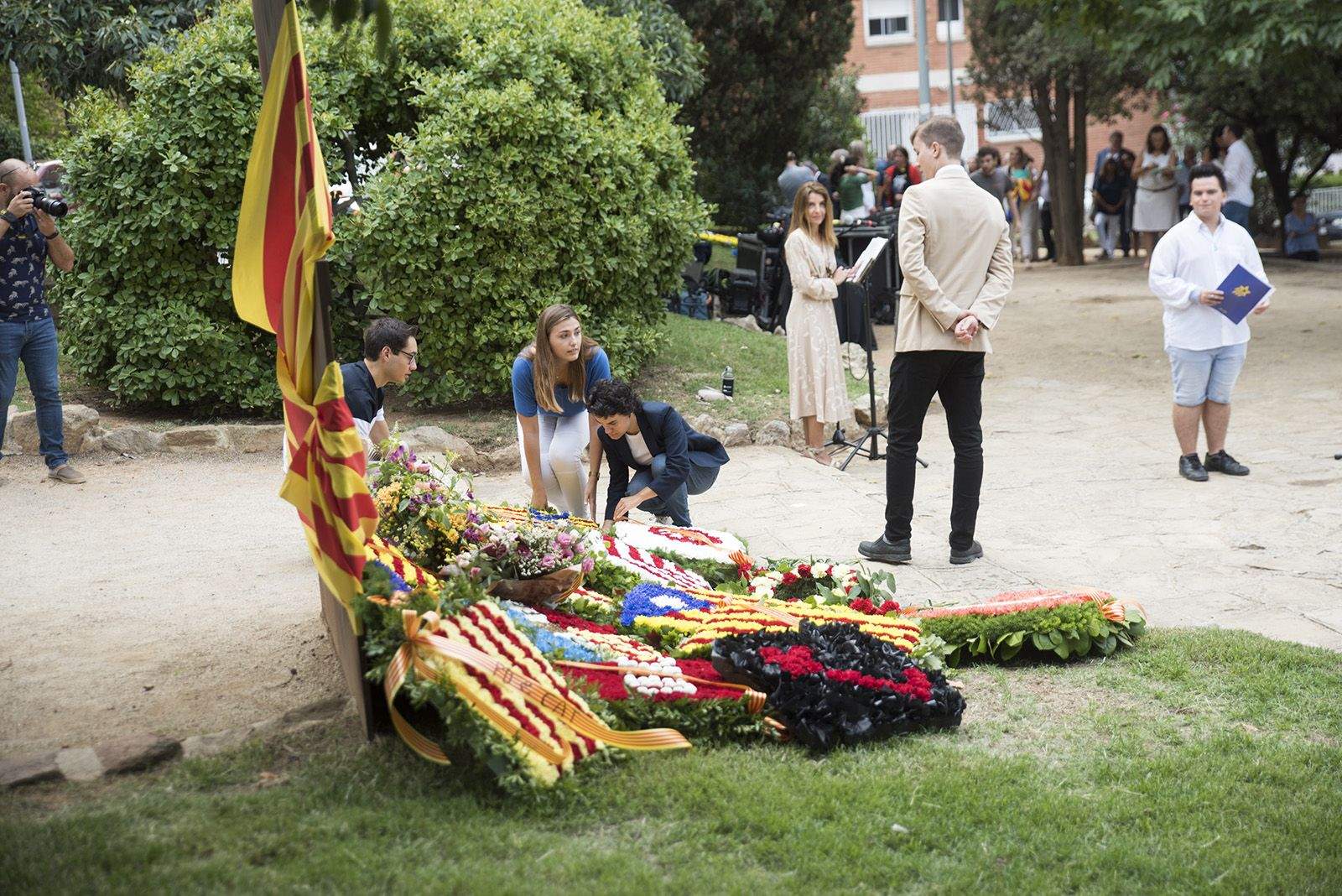 La JNC fa l'Ofrena floral a Rafael Casanova. Foto: Bernat Millet.