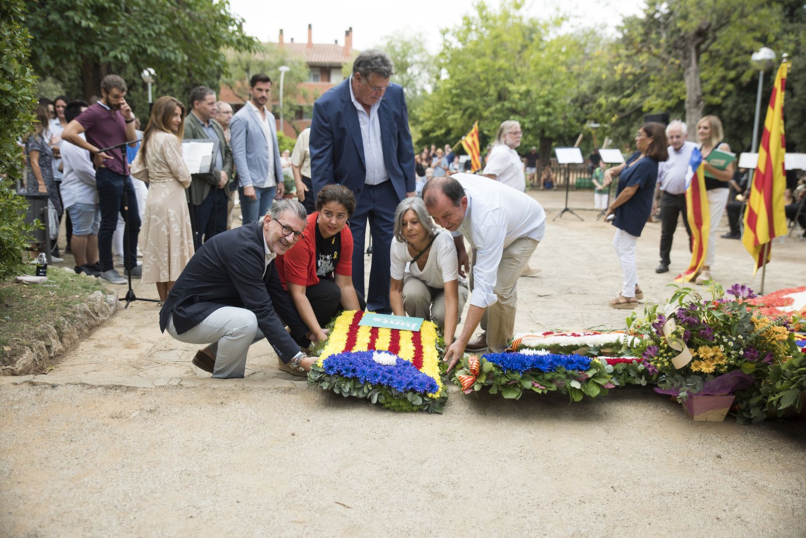Junts per Sant Cugat fa l'Ofrena floral a Rafael Casanova. Foto: Bernat Millet.