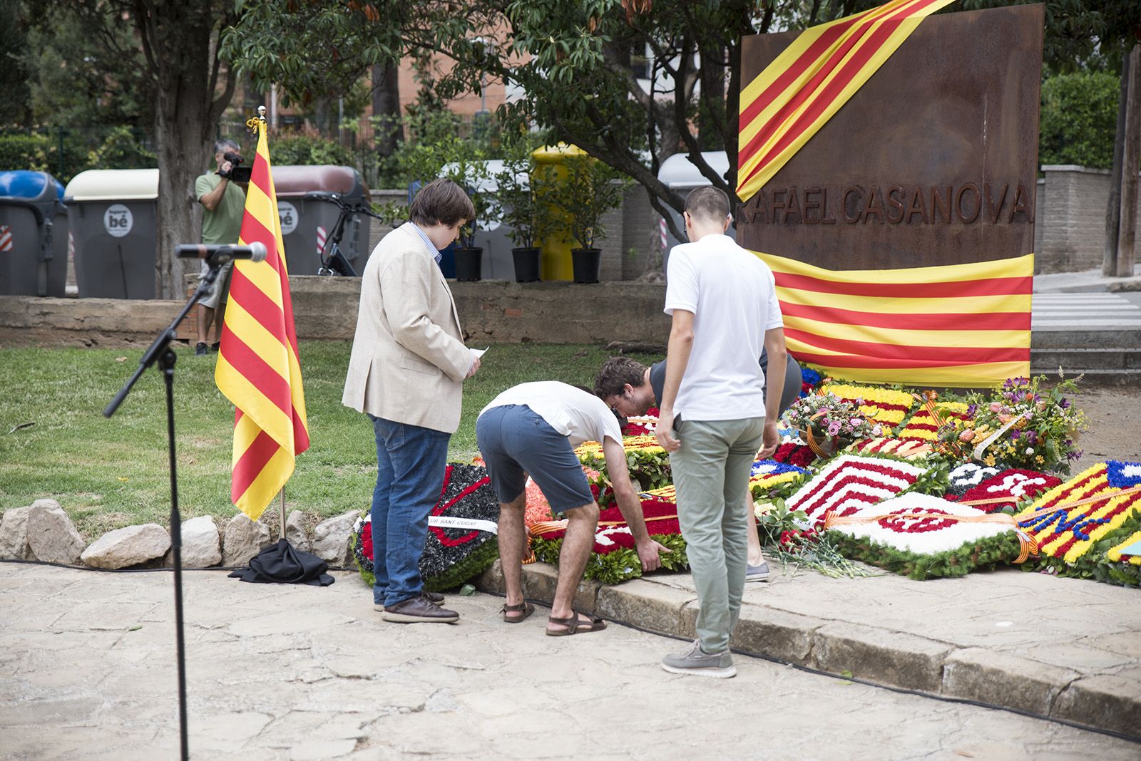 Ofrena floral a Rafael Casanova. Foto: Bernat Millet.