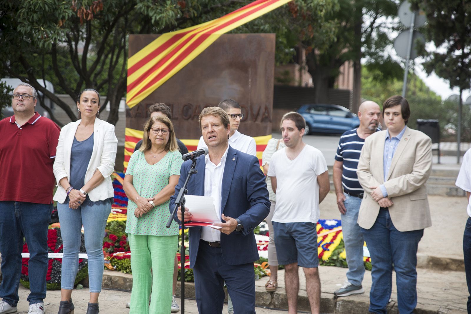 PSC fa l'Ofrena floral a Rafael Casanova. Foto: Bernat Millet.