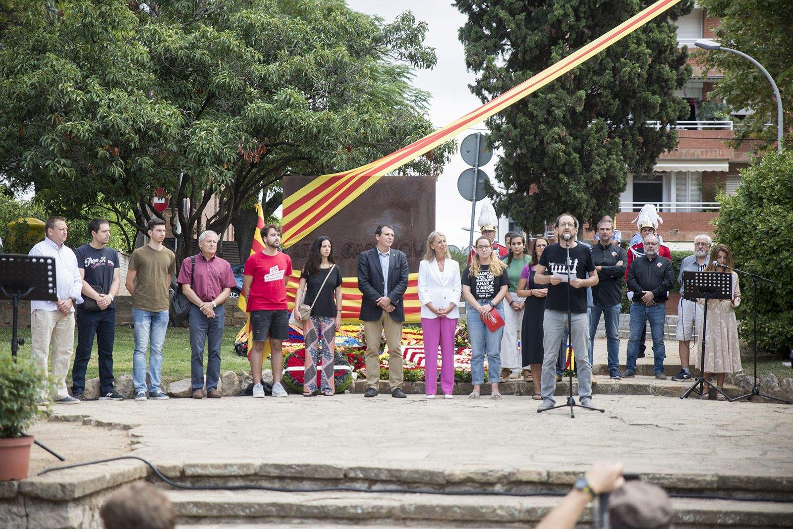 ERC i les JERC fan l'Ofrena floral conjunta a Rafael Casanova. Foto: Bernat Millet.