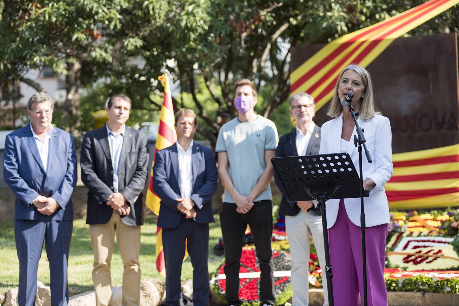 L'alcaldessa, Mireia Ingla, llegeix el manifest durant l'Ofrena floral a Rafael Casanova. FOTO: Bernat Millet