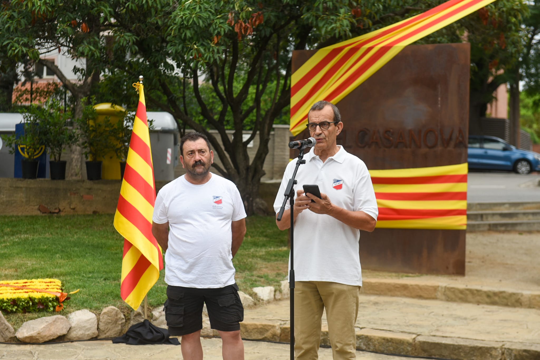 Unió Ciclista fa l'Ofrena Floral a Rafael Casanova. FOTO: Ajuntament