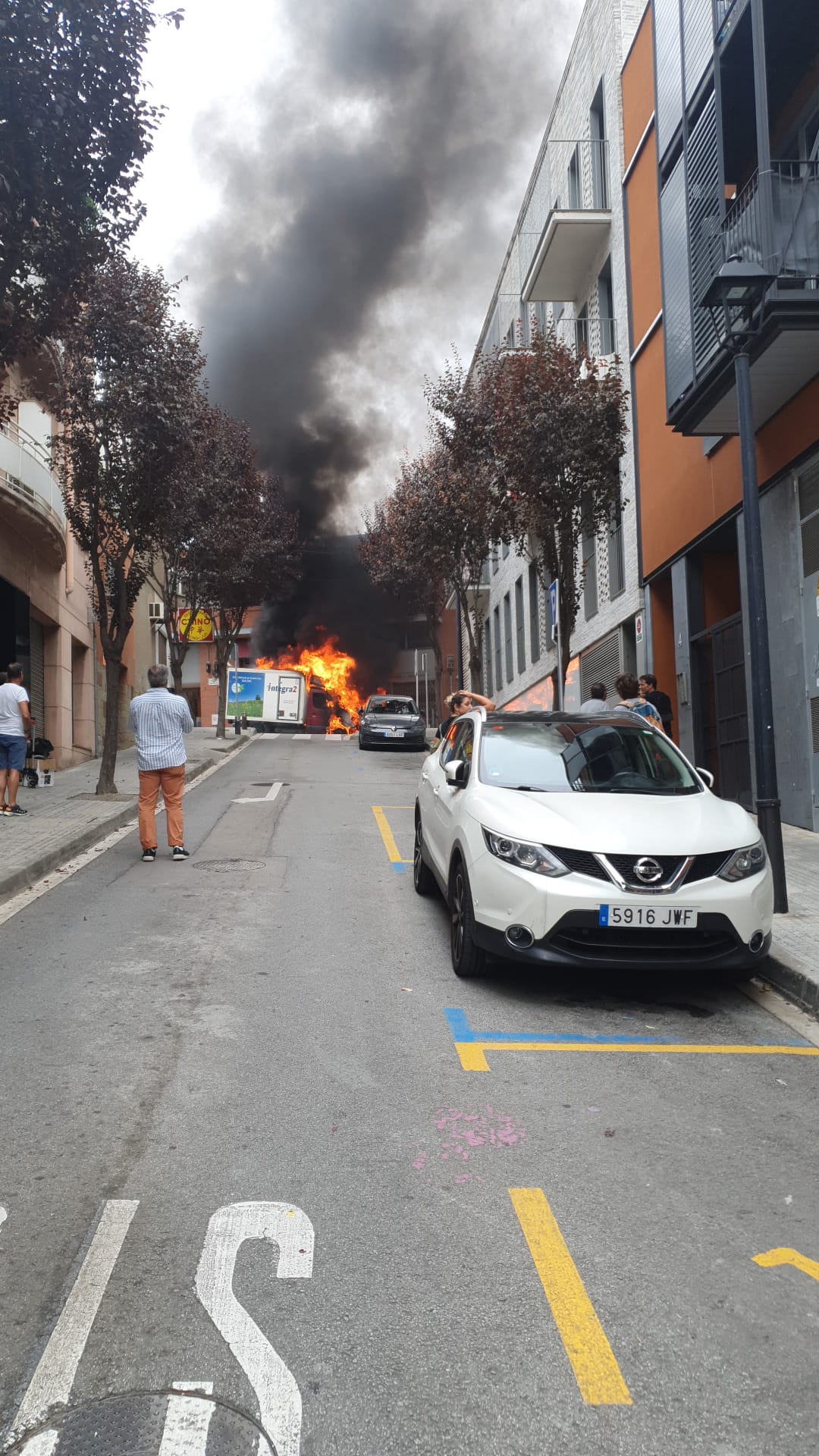Un camió ha calat foc a Sant Cugat. FOTO: TOT Sant Cugat