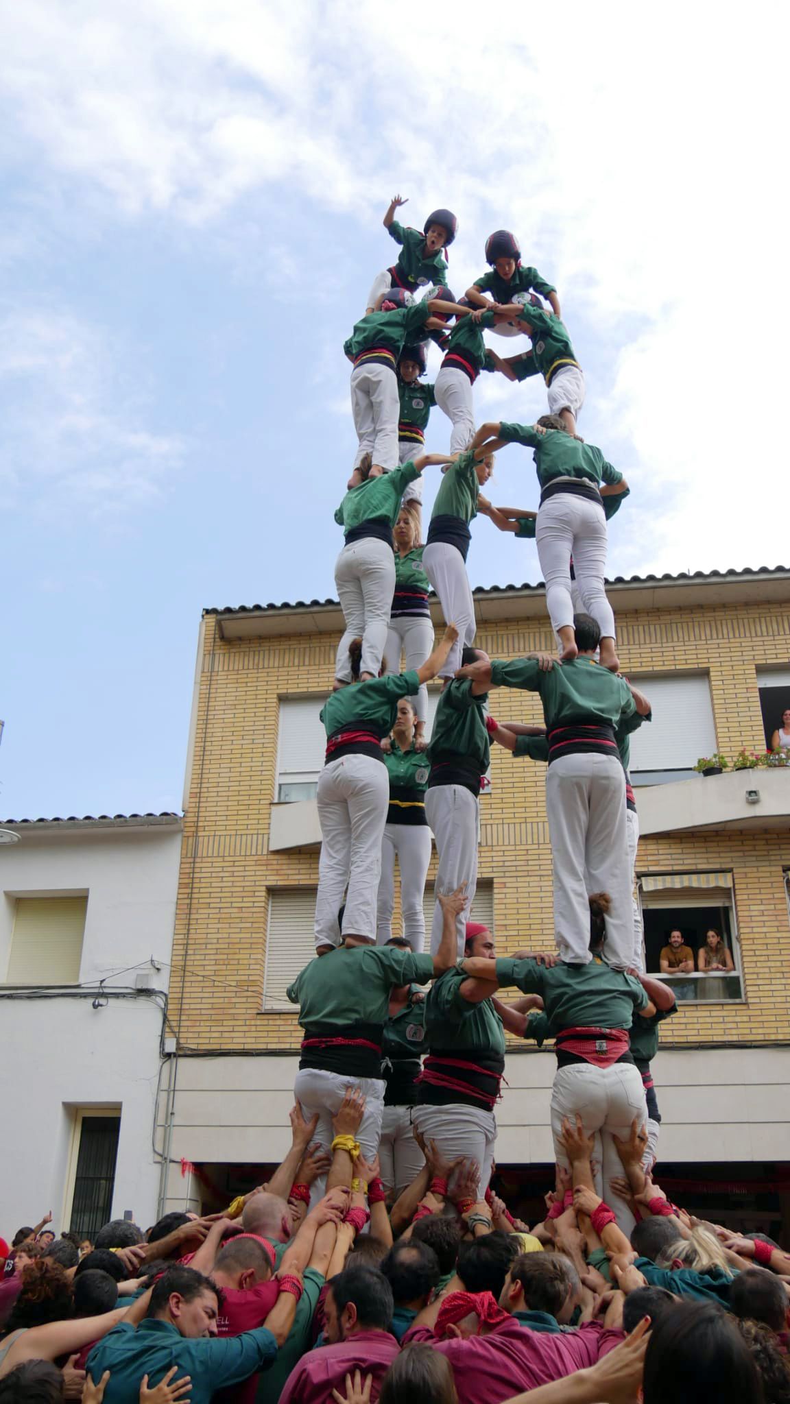 Els Castellers de Sant Cugat realitzant un 5d7. FOTO: Toni Curcó