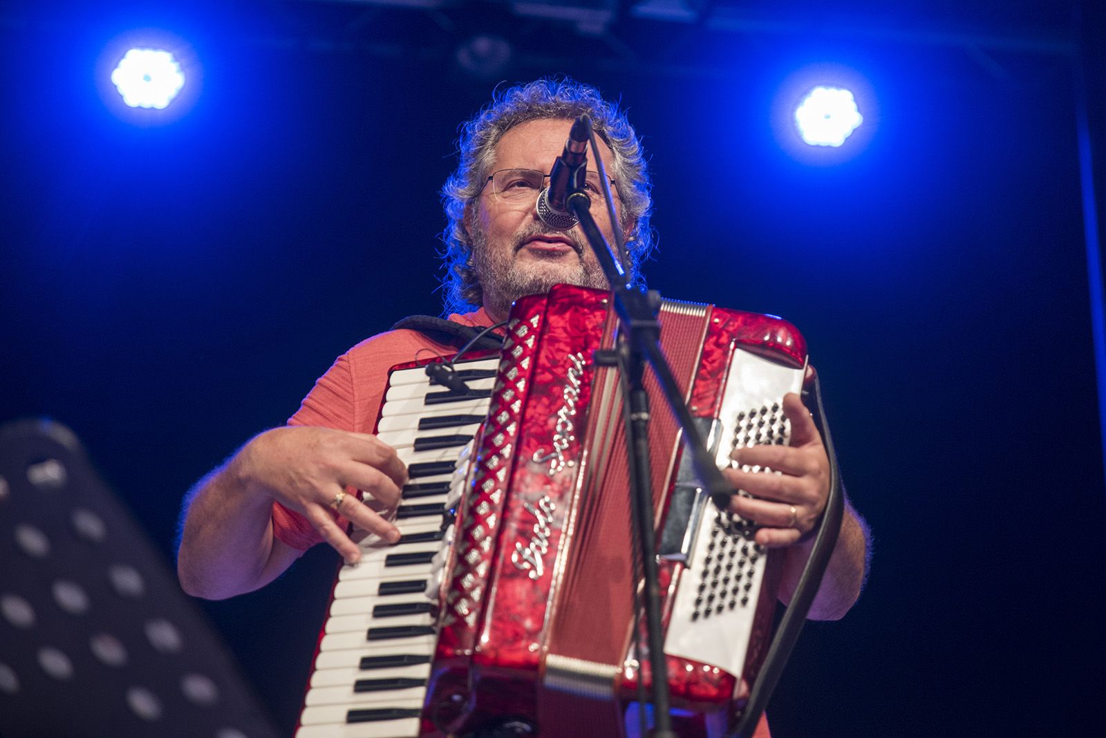 Havaneres amb "Havaneres i canço de taverna" i cremat popular de Festa Major de Valldoreix. Foto: Bernat Millet.