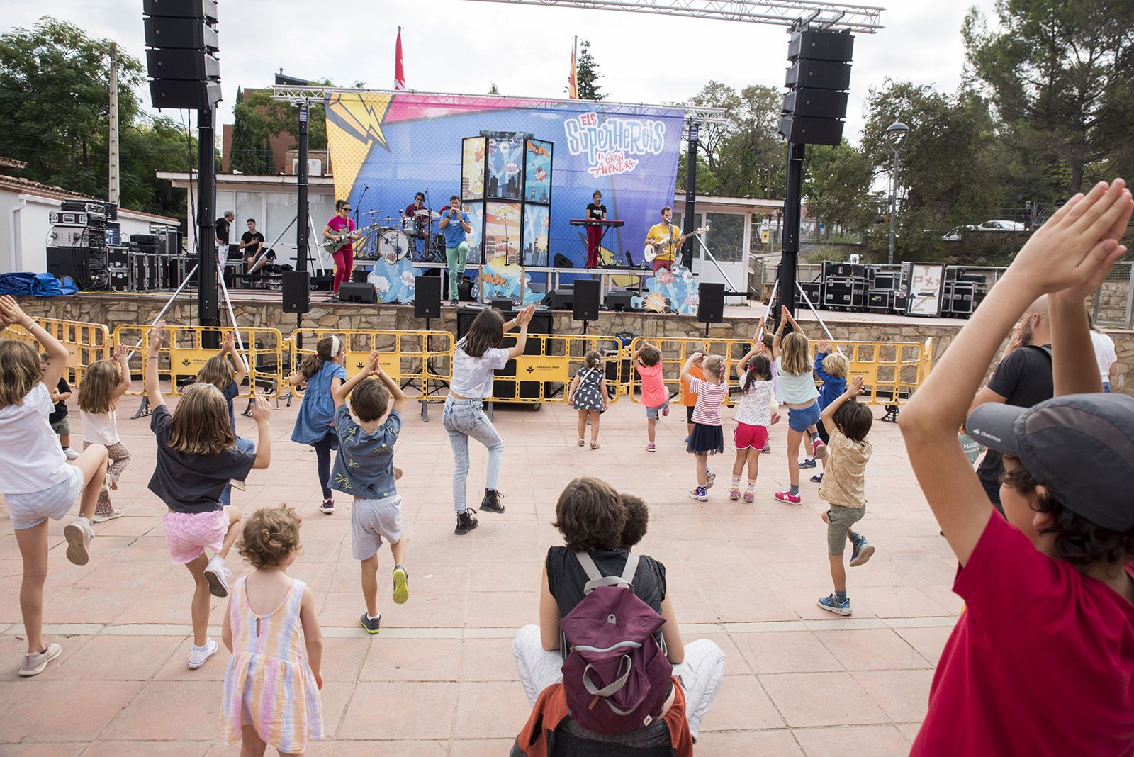 Animació familiar amb "Superherois" de la Festa Major de Valldoreix. Foto: Bernat Millet.