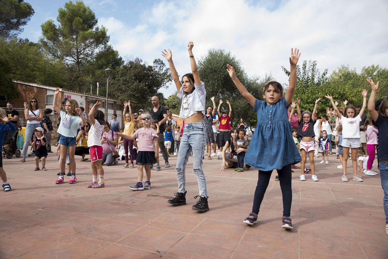 Animació familiar amb "Superherois" de la Festa Major de Valldoreix. Foto: Bernat Millet.