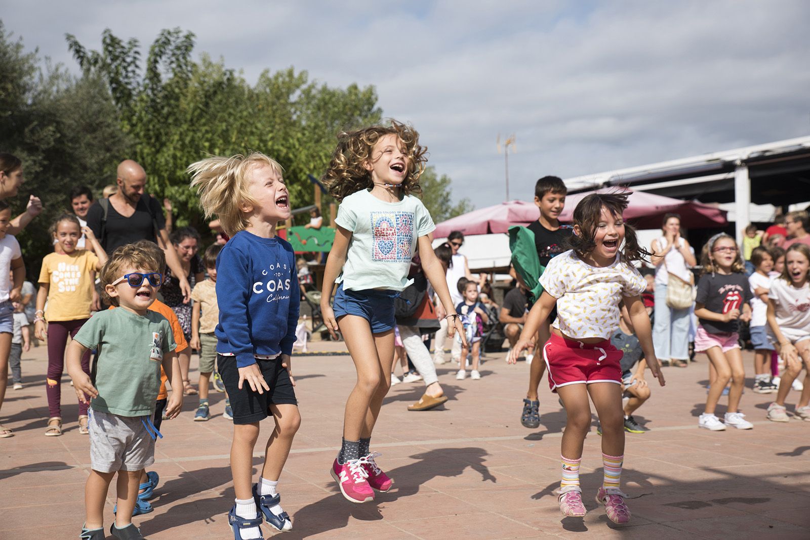 Animació familiar amb "Superherois" de la Festa Major de Valldoreix. Foto: Bernat Millet.