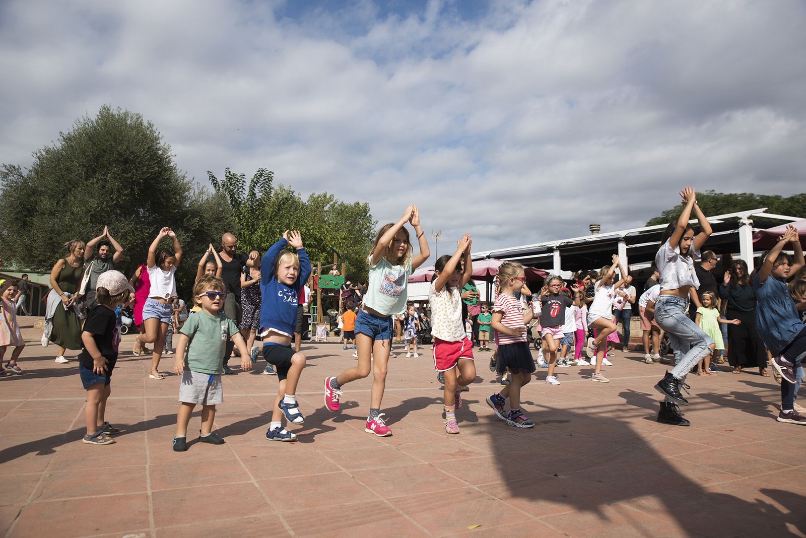 Animació familiar amb "Superherois" de la Festa Major de Valldoreix. Foto: Bernat Millet.