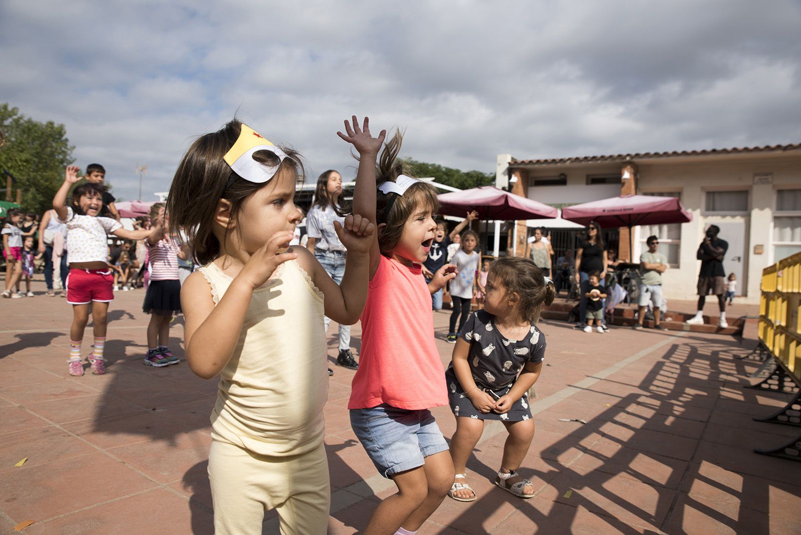 Animació familiar amb "Superherois" de la Festa Major de Valldoreix. Foto: Bernat Millet.