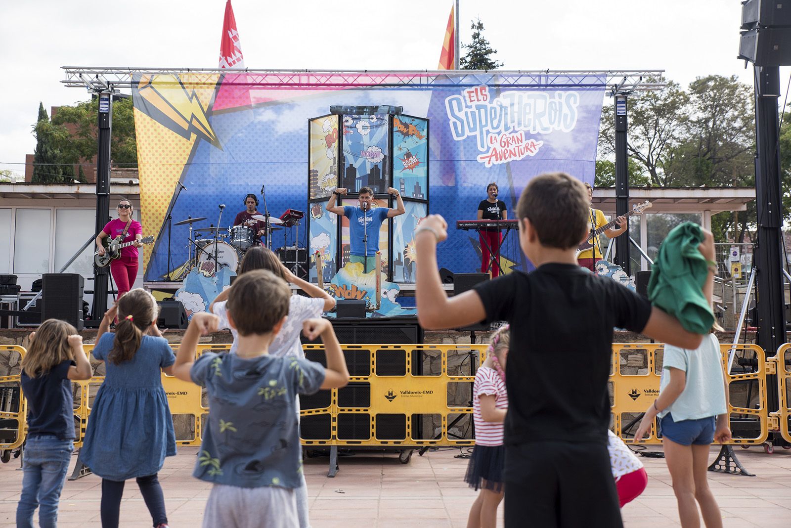 Animació familiar amb "Superherois" de la Festa Major de Valldoreix. Foto: Bernat Millet.