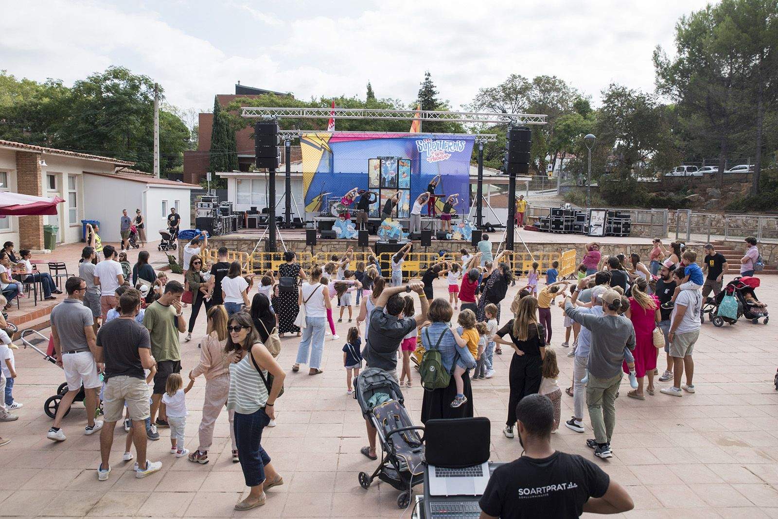 Animació familiar amb "Superherois" de la Festa Major de Valldoreix. Foto: Bernat Millet.