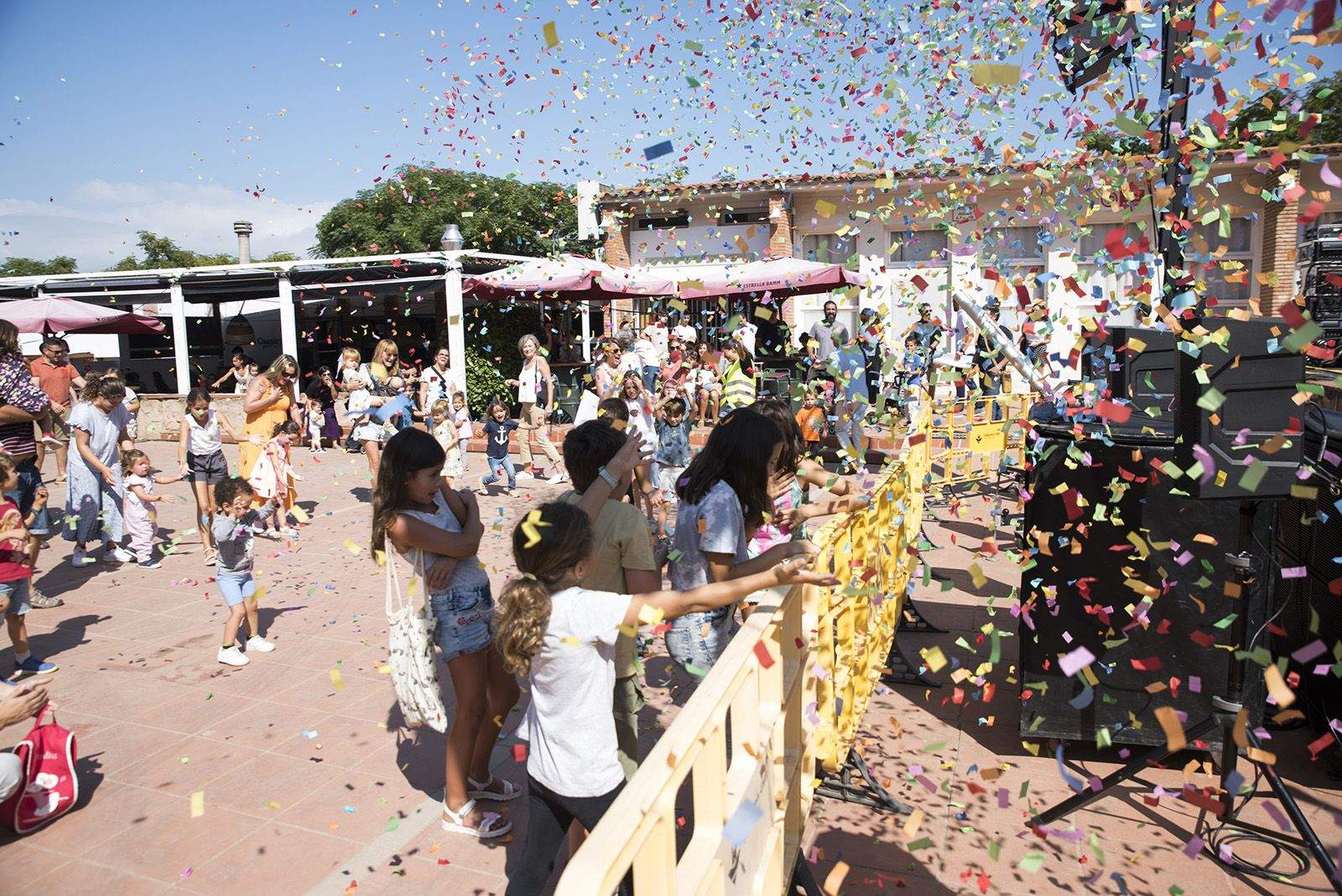 Animació familiar amb "Superherois" de la Festa Major de Valldoreix. Foto: Bernat Millet.