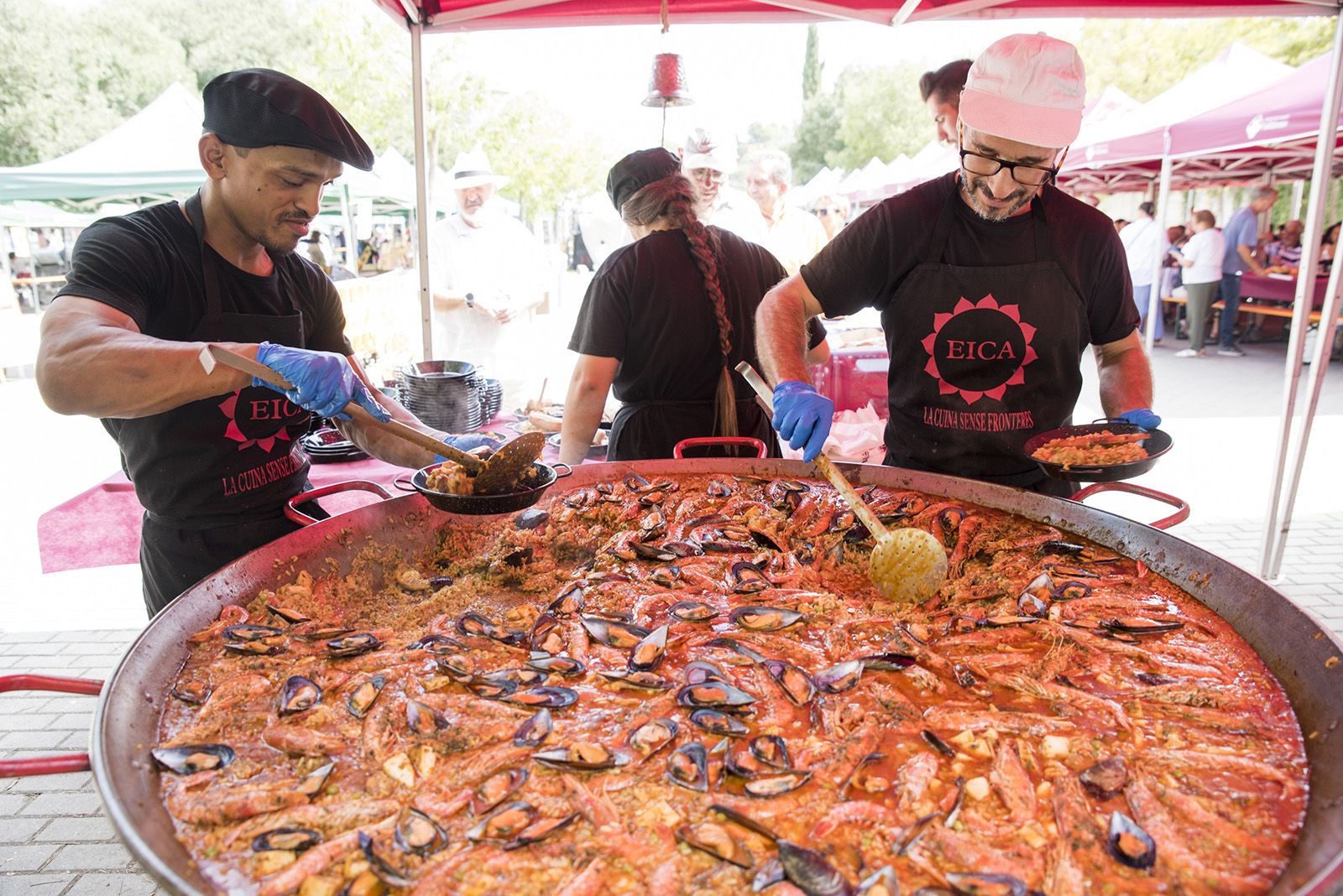 Arròs popular de Festa Major de Valldoreix. Foto: Bernat Millet.