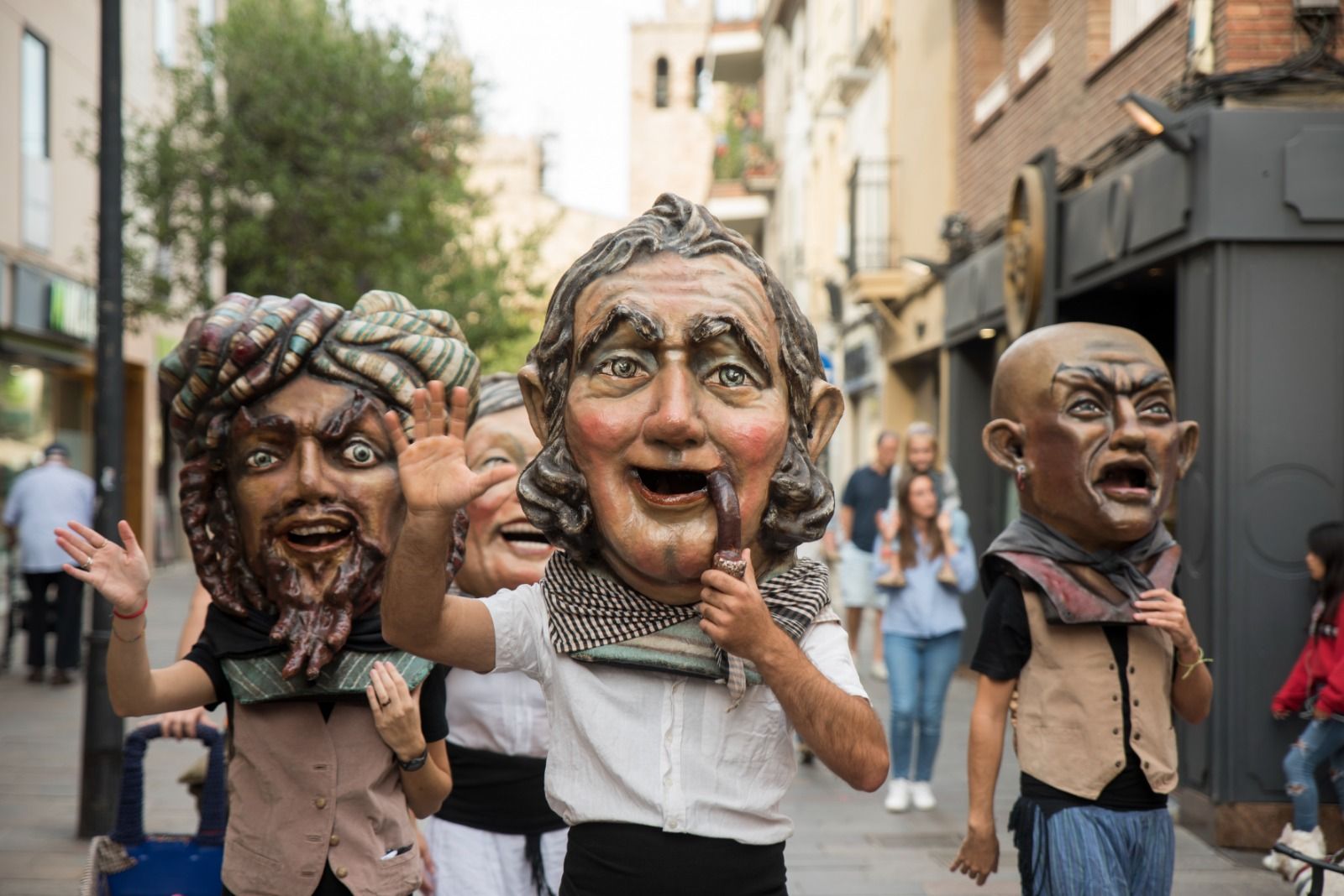 Sant Cugat s'ha omplert de capgrossos durant la 6a Diada de Testes dels Caparrots de Sant Cugat. FOTO: Bernat Millet