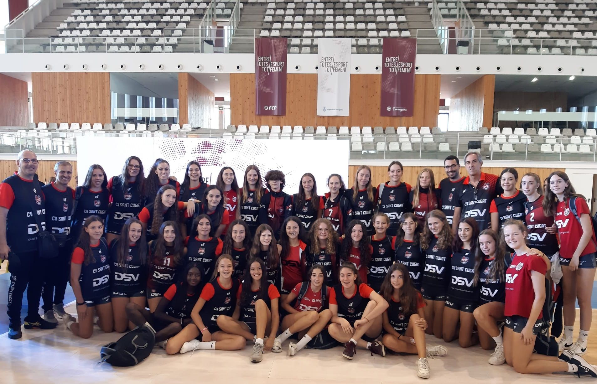 El DSV Club Voleibol Sant Cugat va participar en la Primera Gran Trobada de l'Esport Femení. FOTO: Cedida