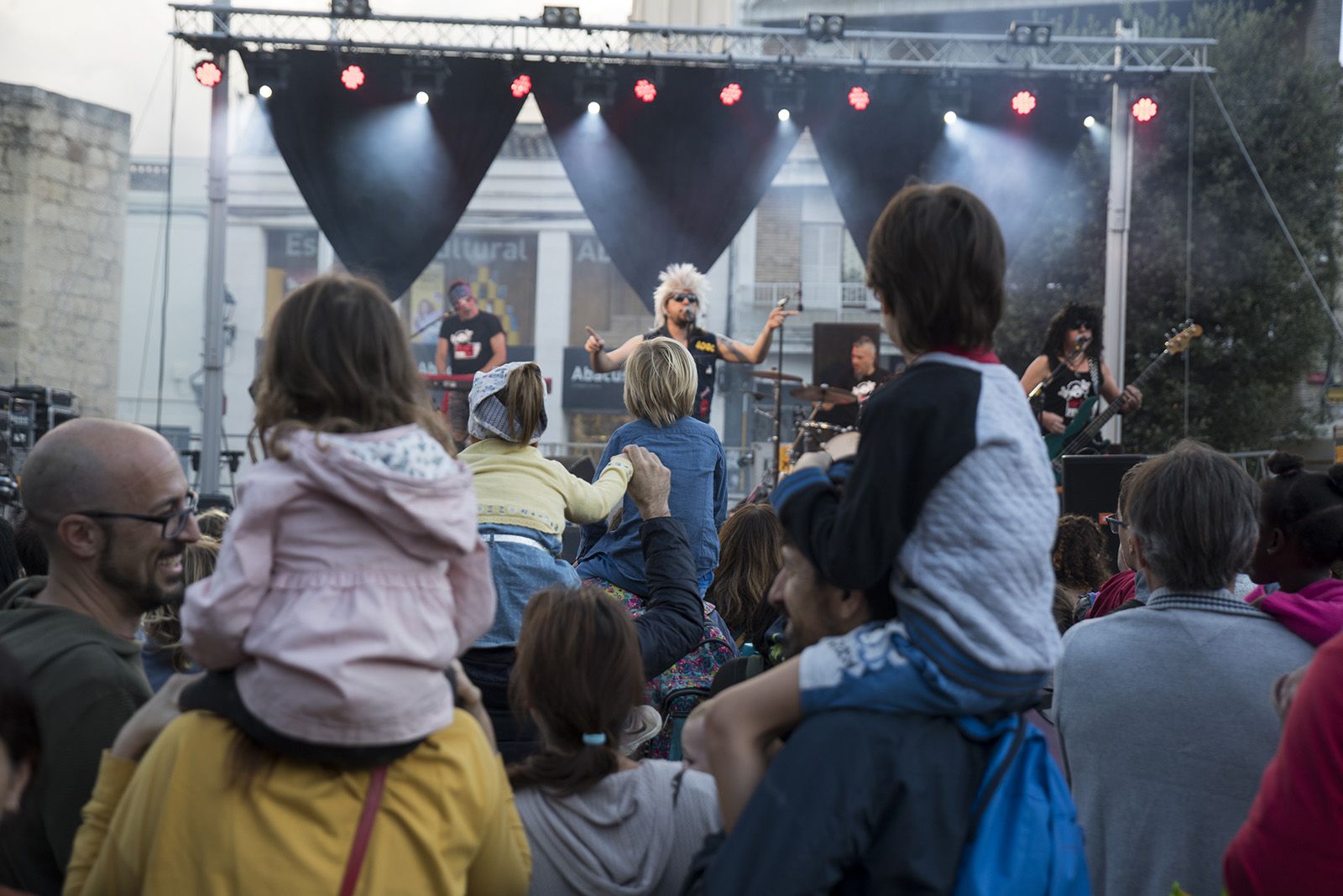 Concert inaugural de Petits Camaleons  amb Heavy per Xics. FOTO: Bernat Millet.