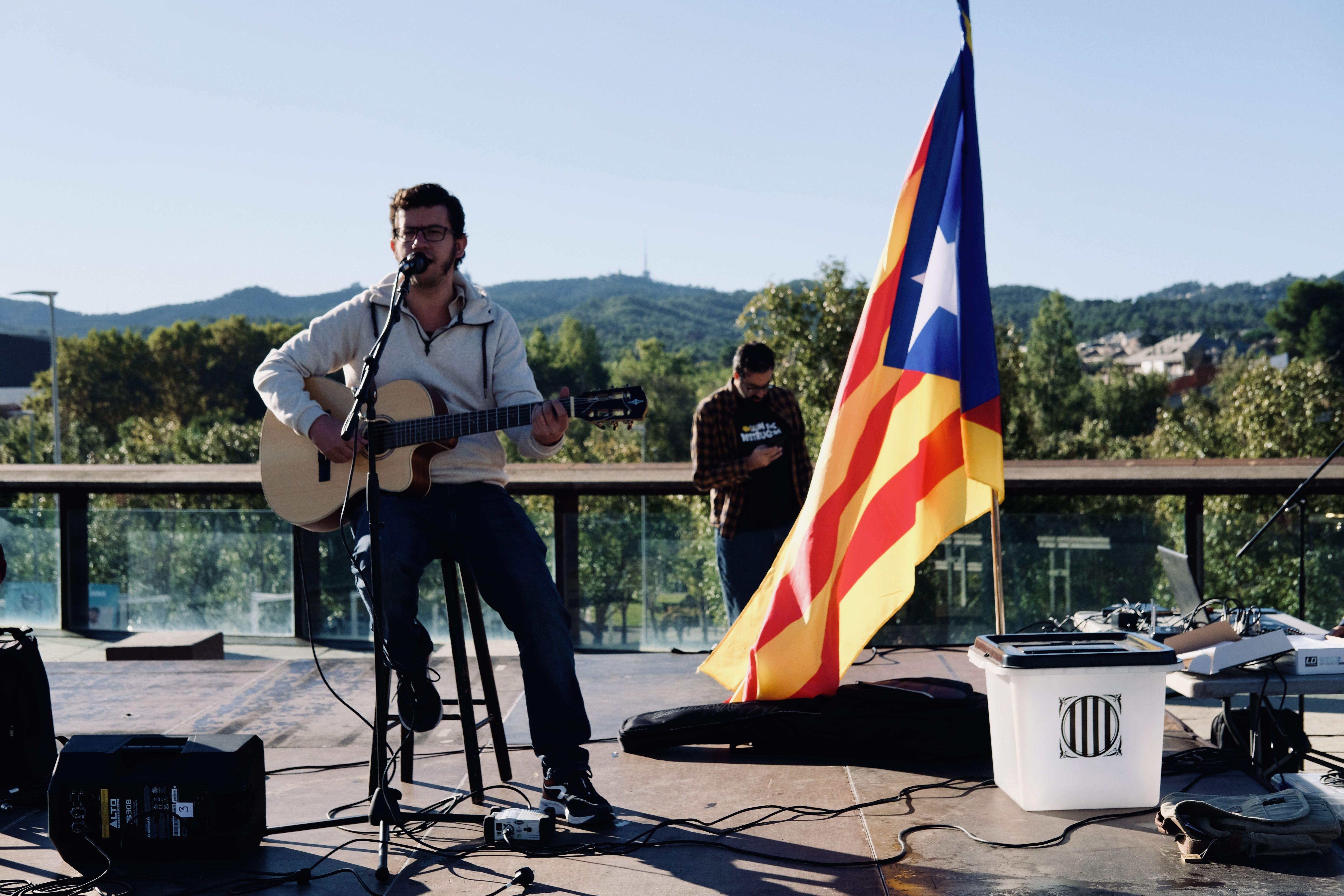 Les entitats independentistes han celebrat el cinquè aniversari de l'U d'Octubre. FOTO: Ale Gómez
