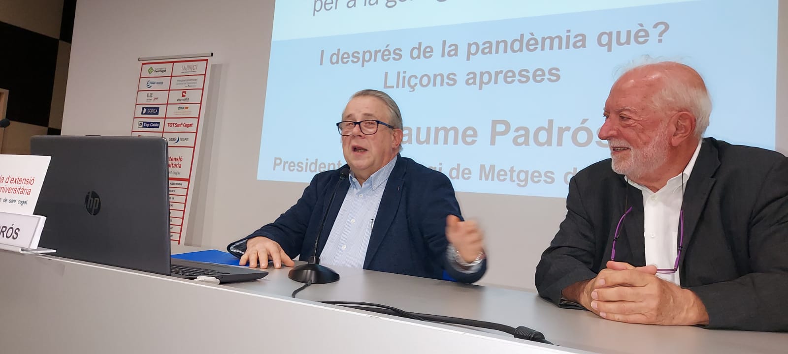 A l'esquerra, Jaume Padrós, a l'inici de curs de l'Aula d'Extensió Universitària de Sant Cugat. FOTO: TOT