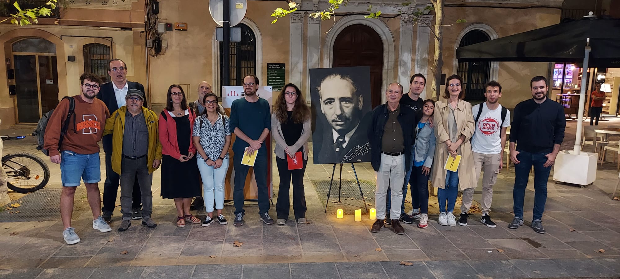 Fotografia de família de militants d'ERC Sant Cugat a l'homenatge de Lluís Companys. FOTO: TOT