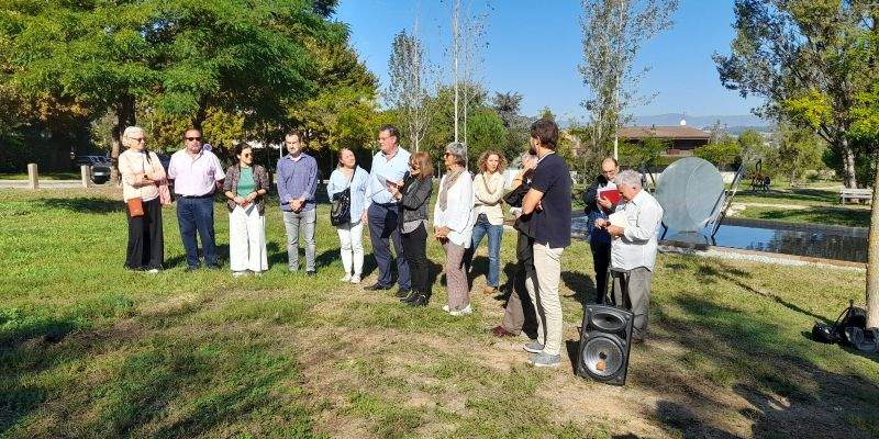 Els organitzadors i representants polítics han donat tret de sortida a la III Biennal d'Escultura de Valldoreix. FOTO: Cristina Cabasés