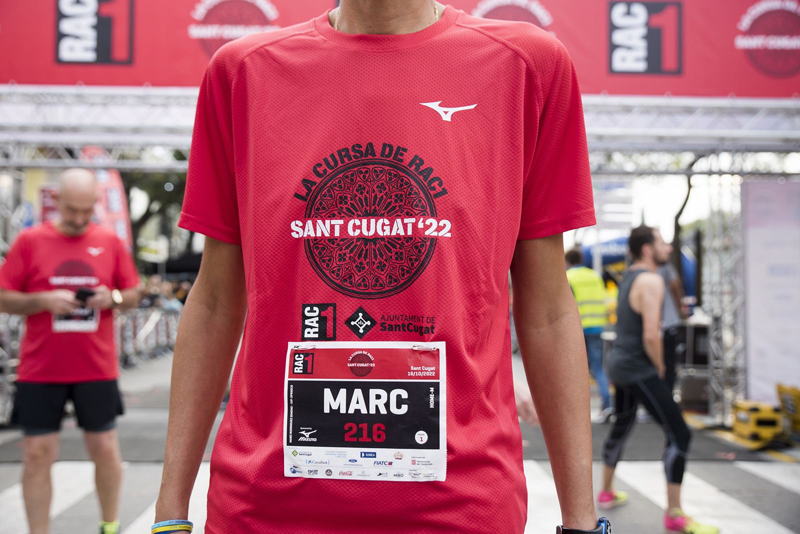 La samarreta de La Cursa de Rac1 a Sant Cugat. FOTO: Bernat Millet.