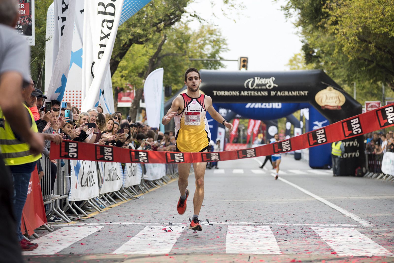 Aleix Serra guanyador de La Cursa de Rac1 a Sant Cugat. FOTO: Bernat Millet.