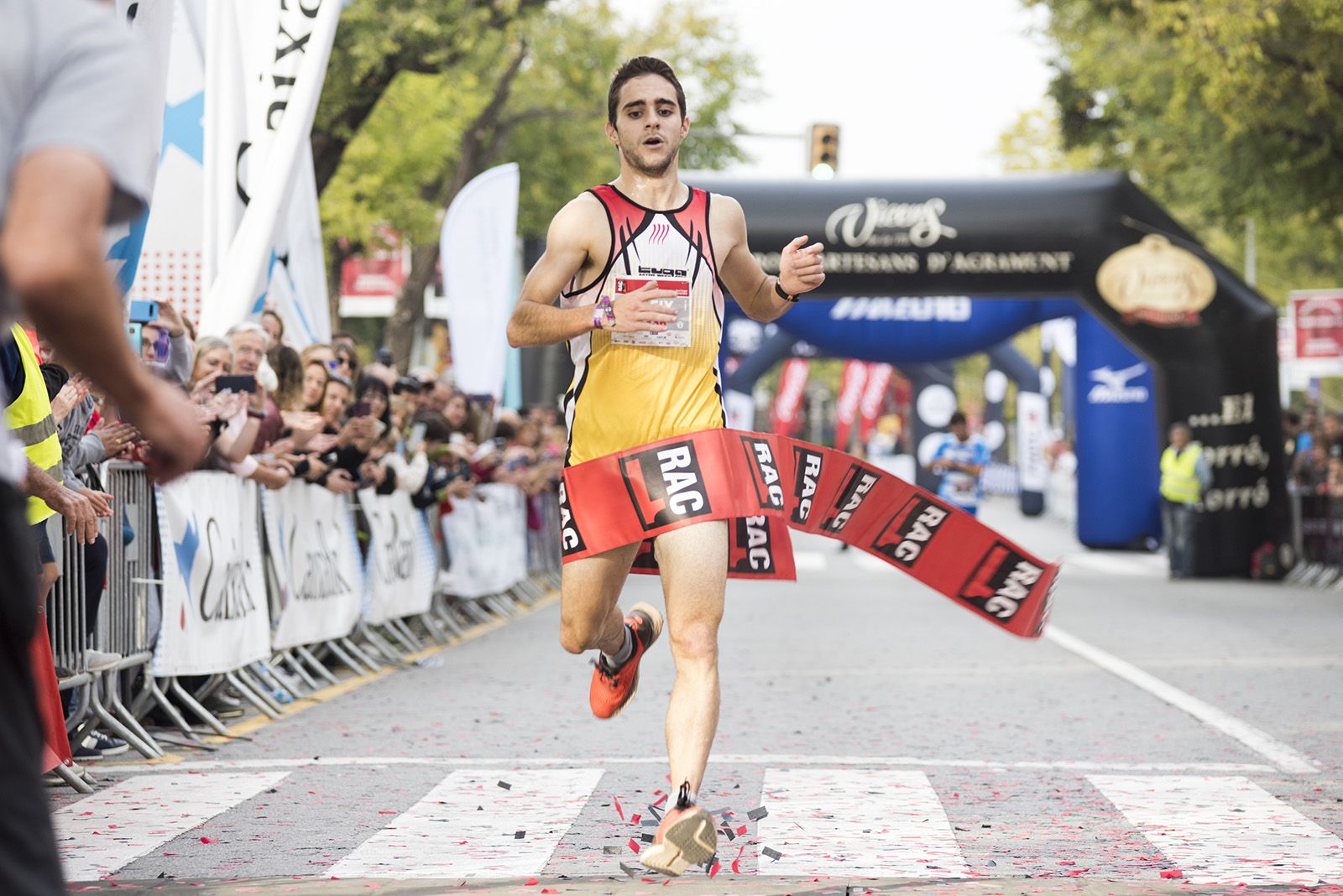Aleix Serra guanyador de La Cursa de Rac1 a Sant Cugat. FOTO: Bernat Millet.