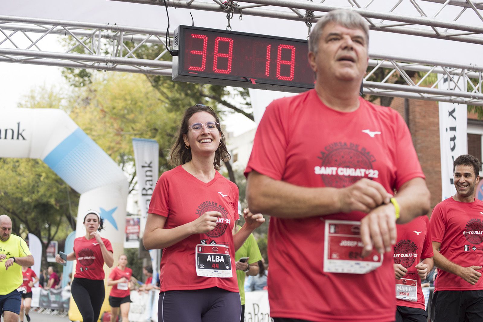 La regidora Alba Gordó participant en La Cursa de Rac1 a Sant Cugat. FOTO: Bernat Millet.
