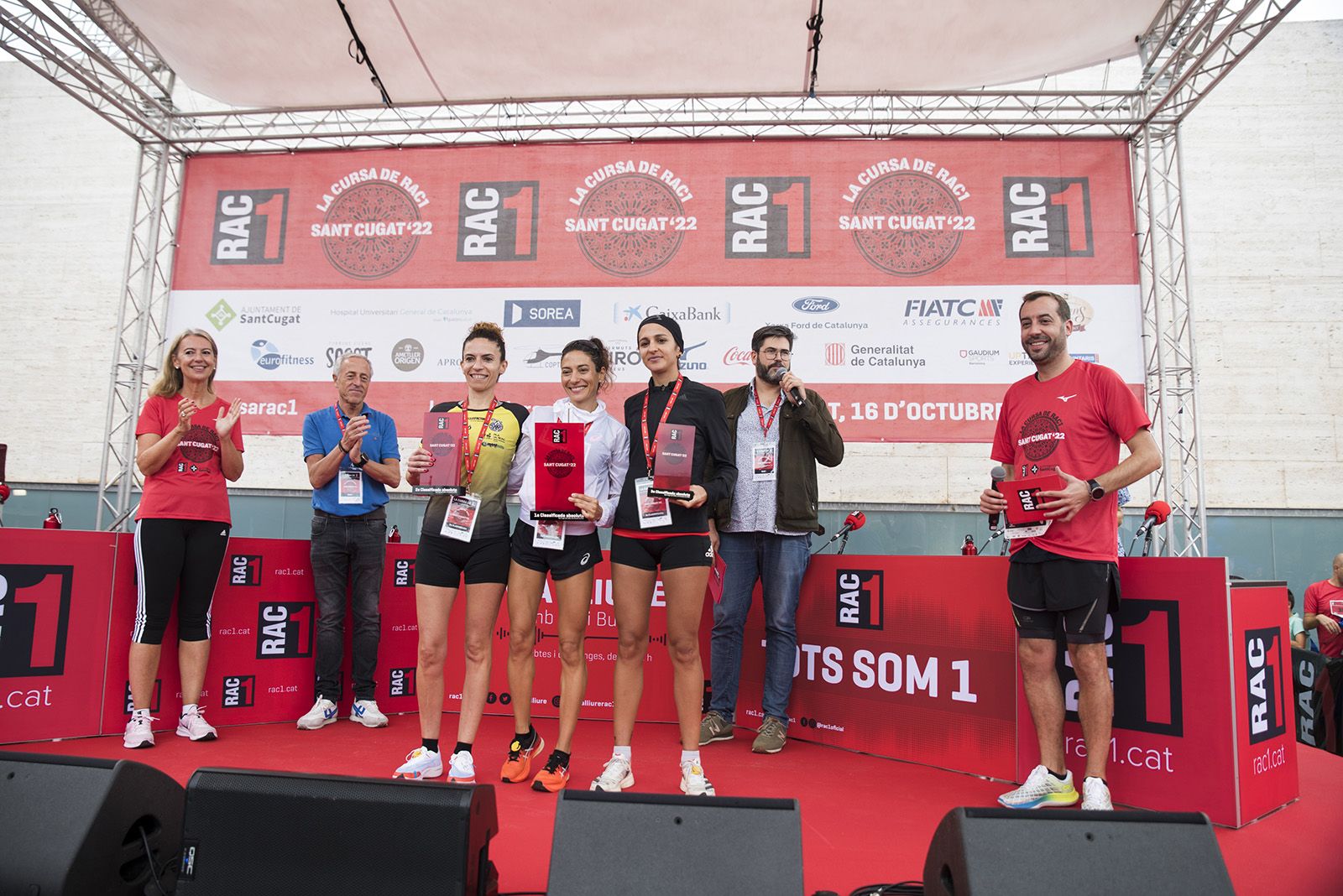 Entrega de premis a les guanyadores de La Cursa de Rac1 a Sant Cugat. FOTO: Bernat Millet.