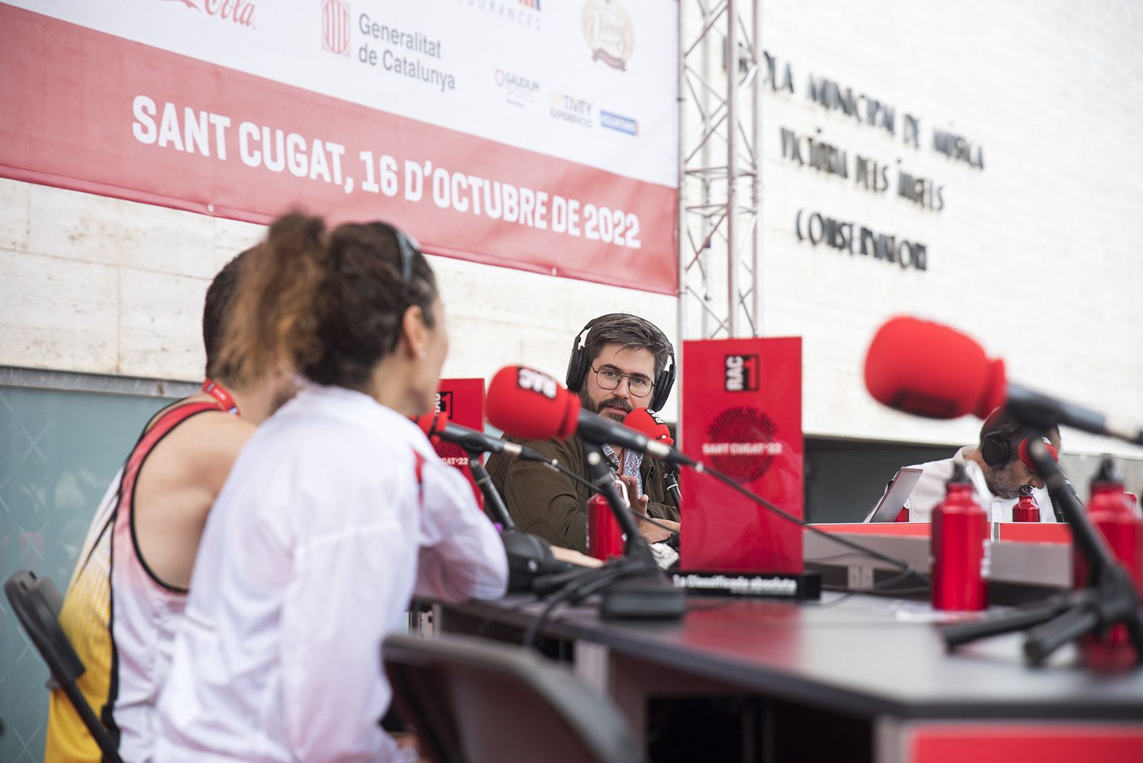 Entrevista en directe a Aleix Serra i Melissa Melilli, guanyadors de La Cursa de Rac1 a Sant Cugat. FOTO: Bernat Millet.