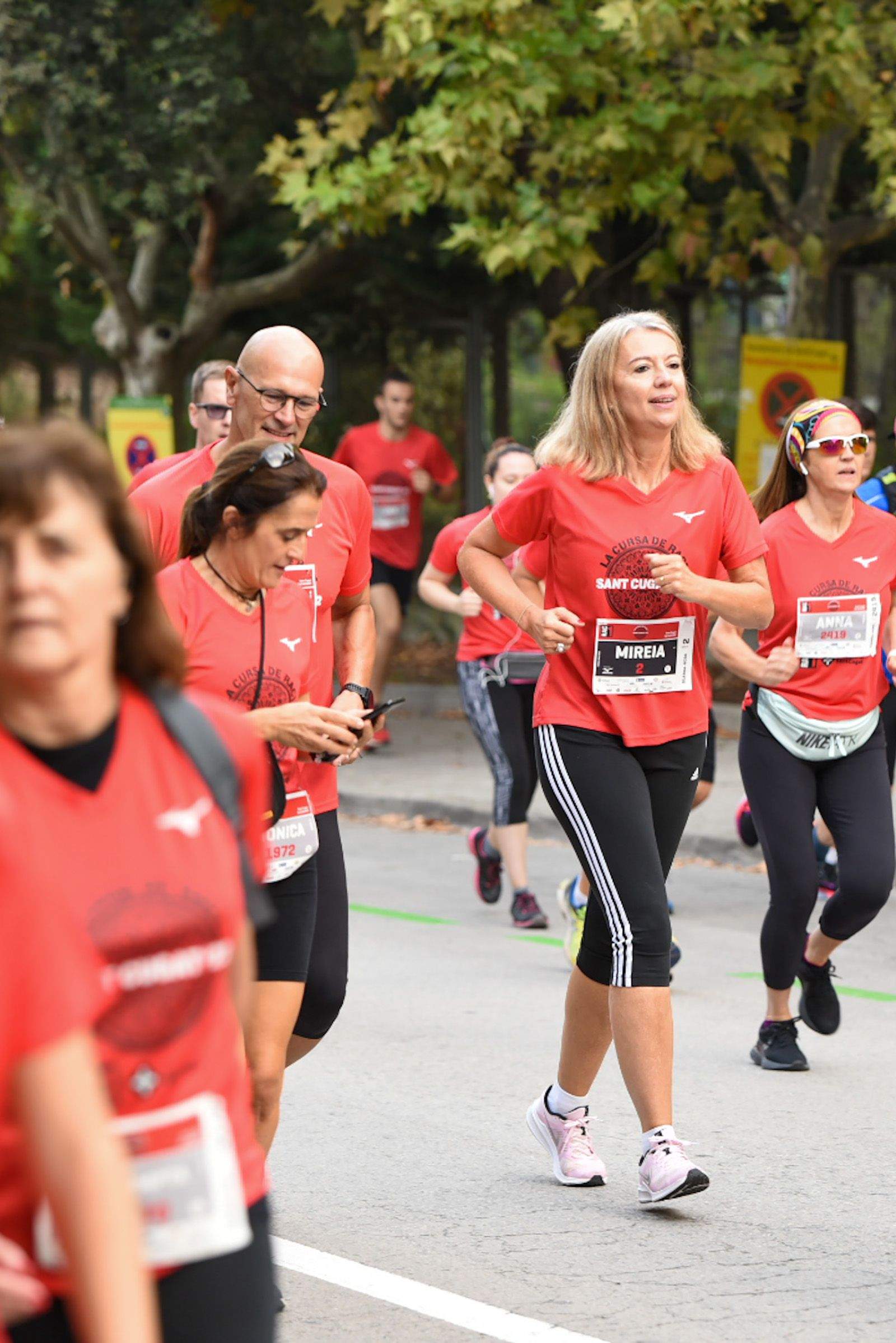 L'alcaldessa Mireia Ingla participant en la Cursa de Rac1 a Sant Cugat. FOTO: Bernat Millet.