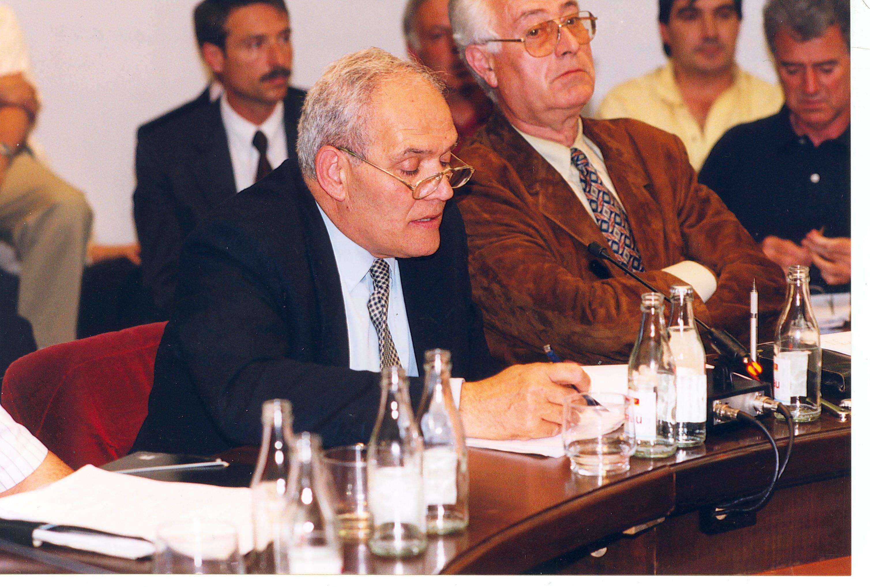 Jaume Tarragó regidor del PP durant l'últim Ple del mandat 1995-99. FOTO: Arxiu municipal