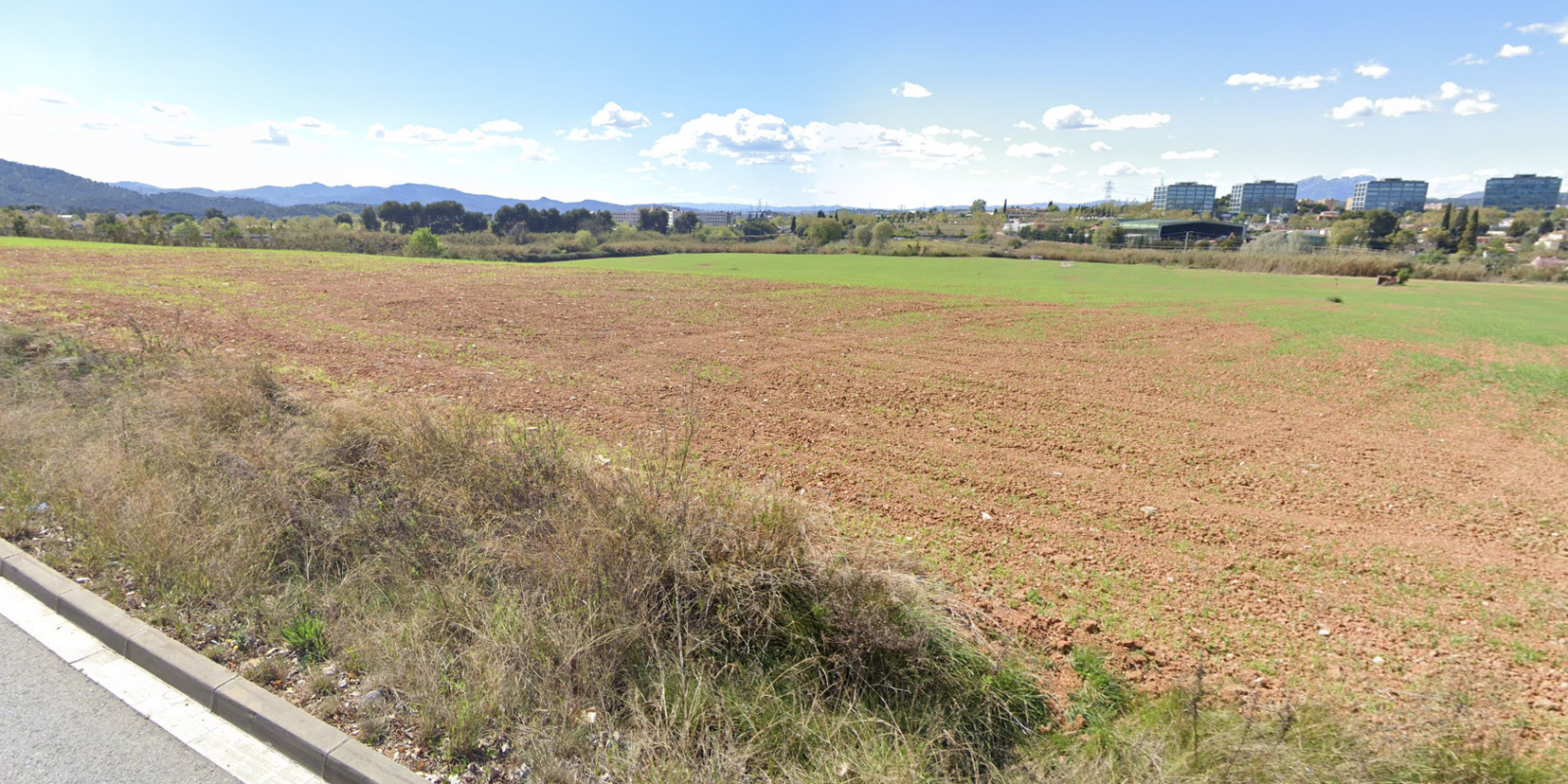 Terrenys a la zona de Can Mates Oest, una de les zones on s'edificarà FOTO: Google Maps