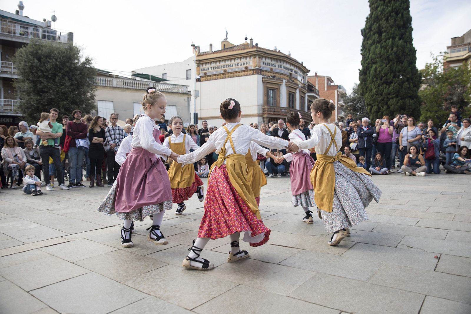 Actuació de l'escola de dansa del Grup Mediterrània. FOTO: Bernat Millet.