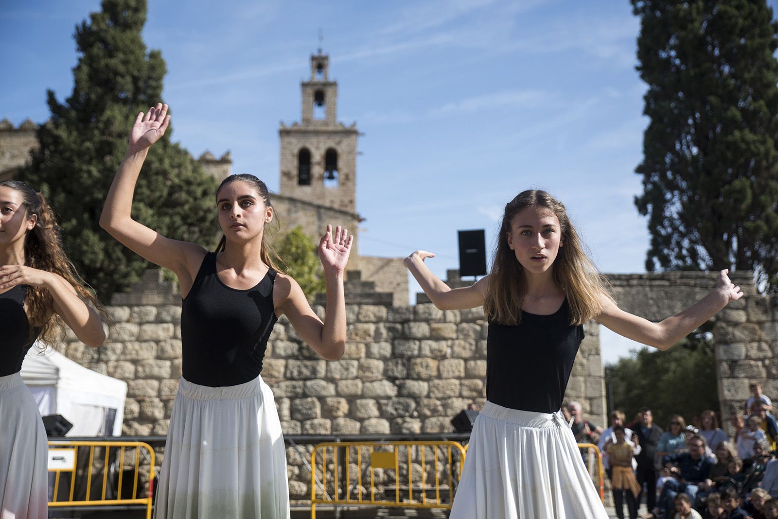 Ballada de Festa de Tardor de l'Esbart Sant Cugat Cos de dansa i juvenils. FOTO: Bernat Millet.