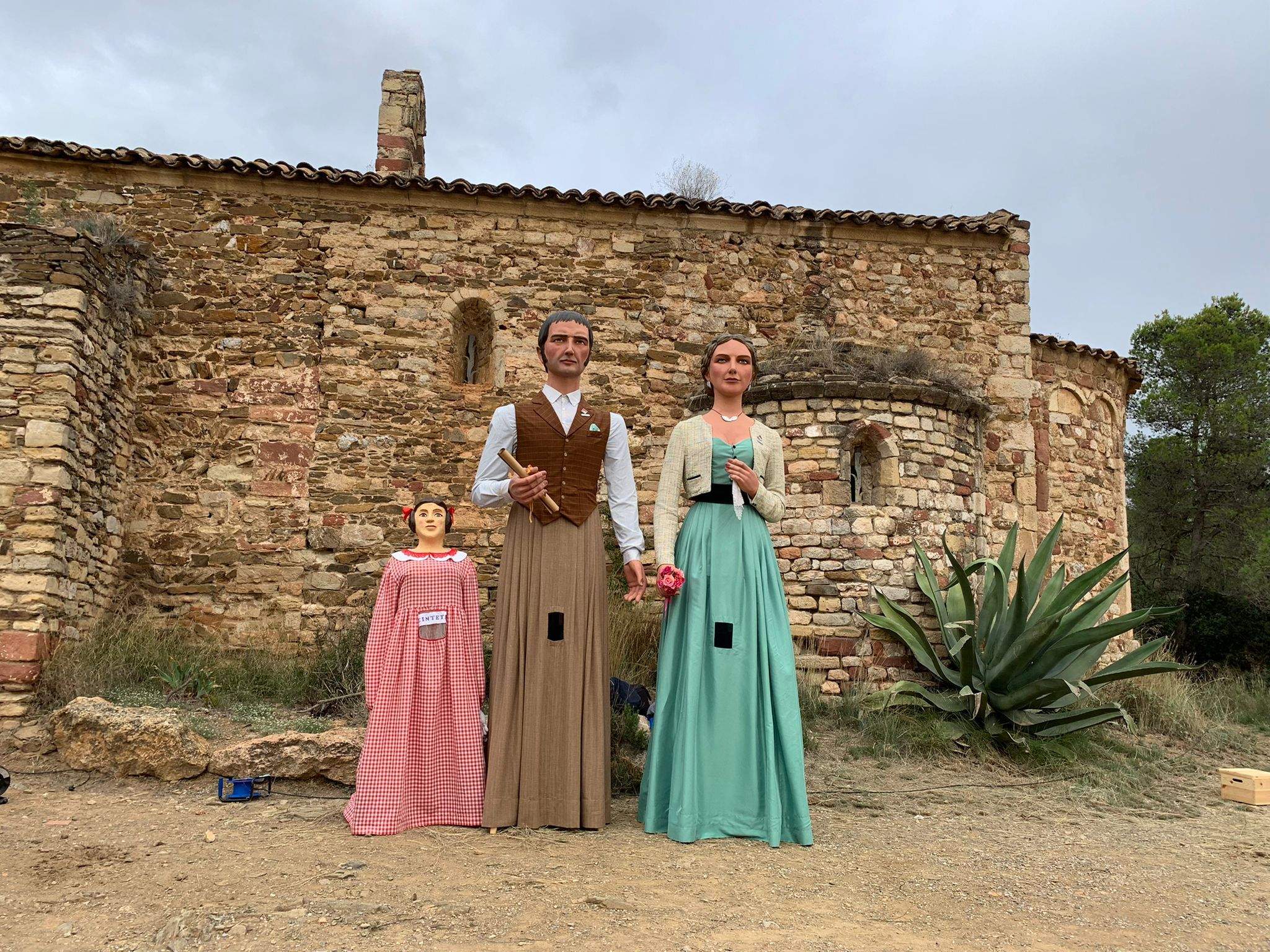 Els gegants de Valldoreix a l'ermita de la Salut FOTO: EMD de Valldoreix 