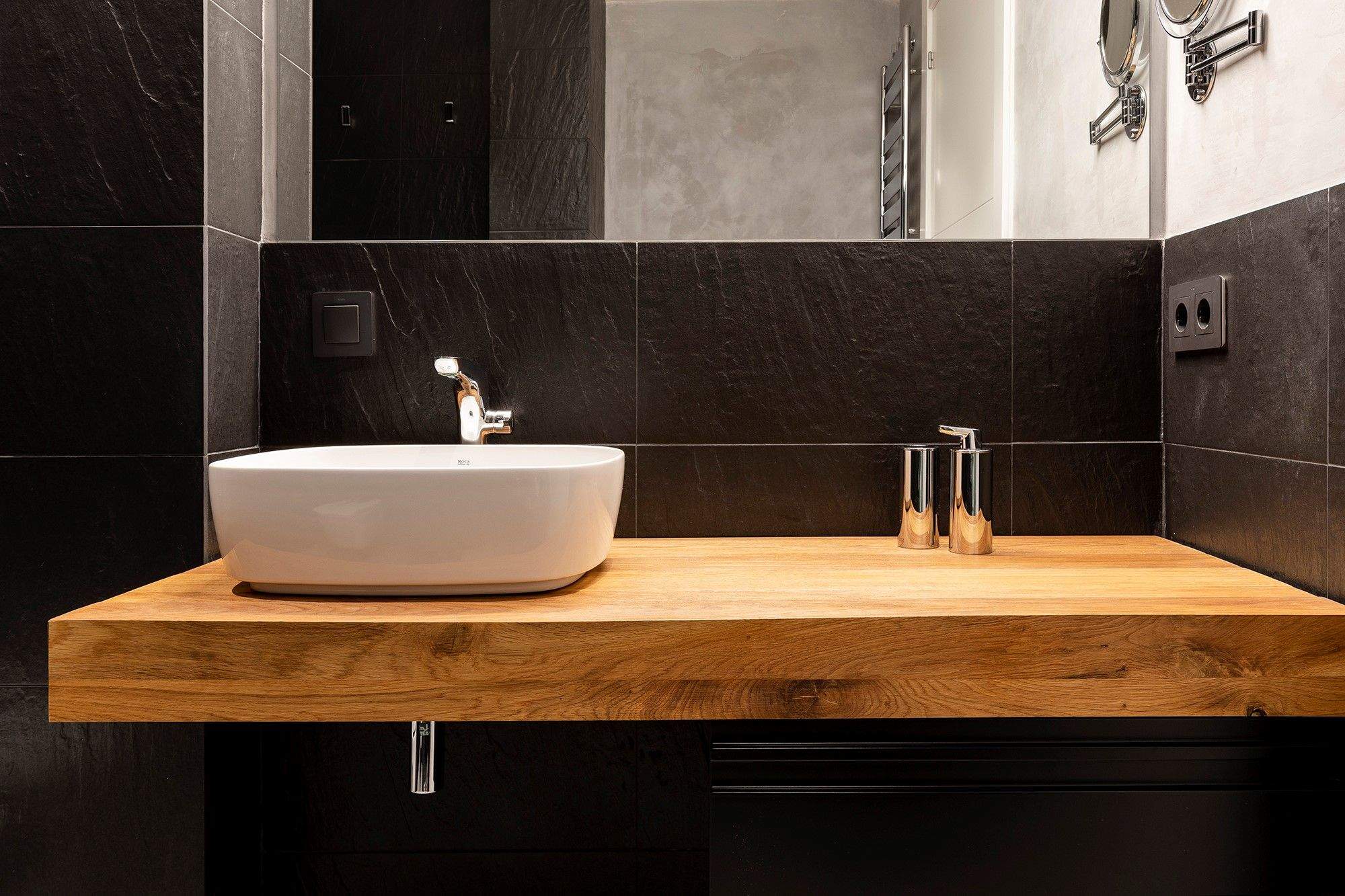 Detall de la pica amb acabats negres FOTO: Cedida