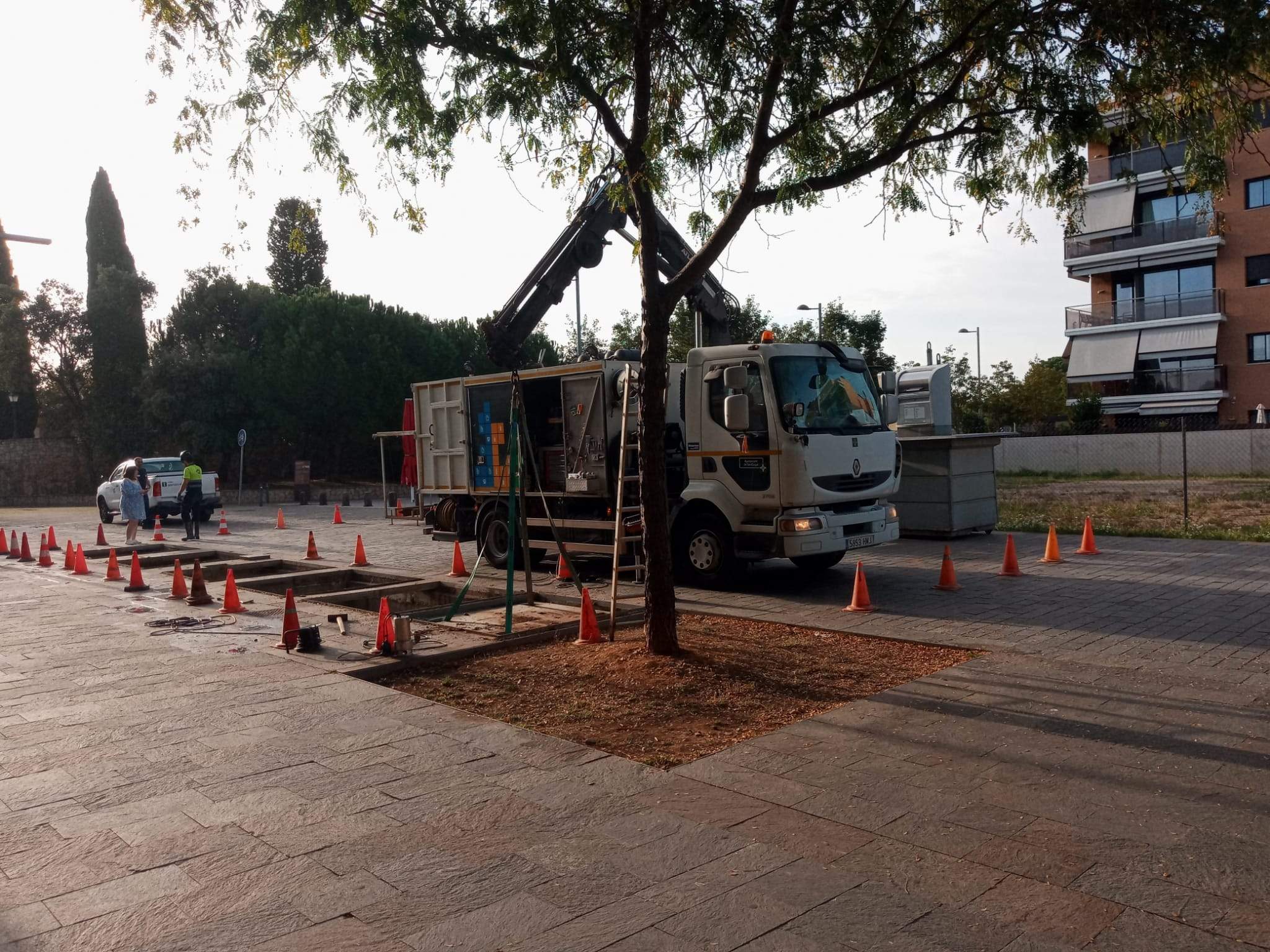 Obres de retirada dels contenidors soterrats al carrer de Benet Cortada FOTO: Ajuntament Sant Cugat