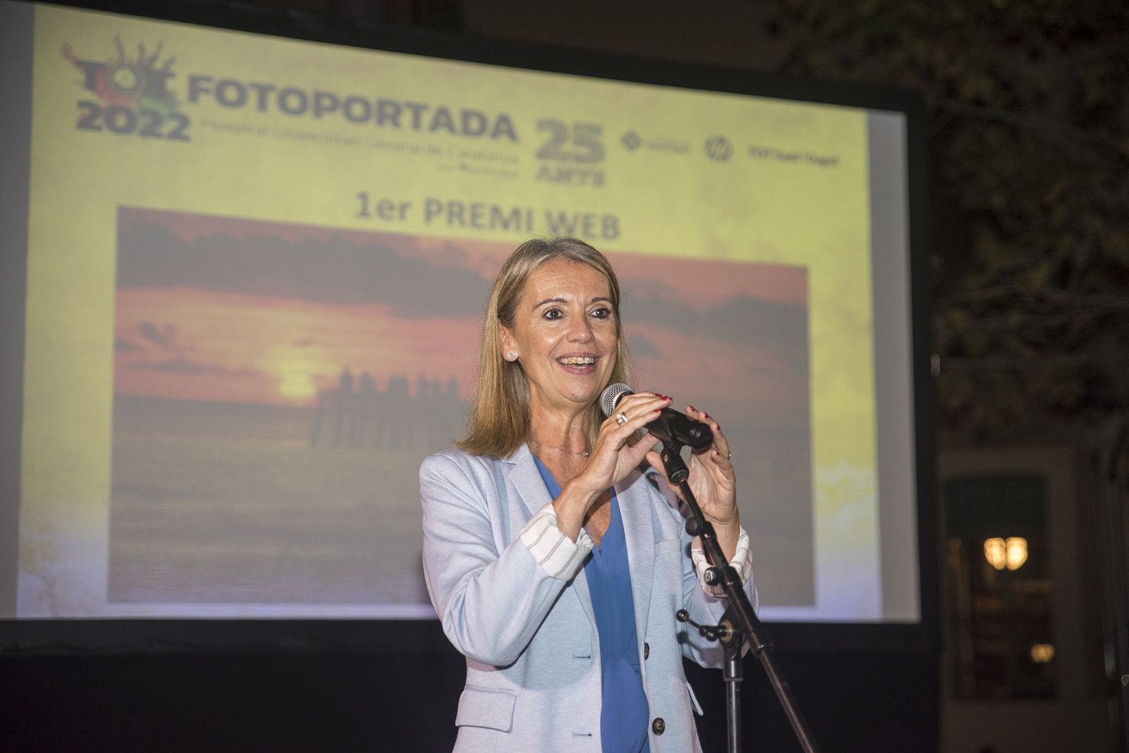 L'alcaldessa Mireia Ingla i Mas a l'entrega de premis del TOT Fotoportada 2022. FOTO: Bernat Millet.