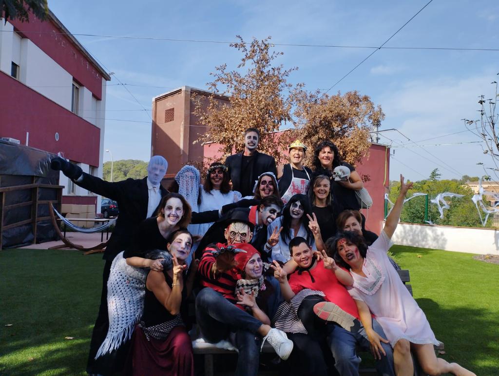 Residents de Catalònia celebrant la castanyada i Halloween. FOTO: Cedida