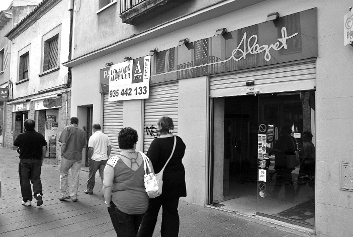 Pastisseria Alegret. Fundada el 1895, va arribar a ser la botiga més antiga del poble abans de tancar als 2000.Ubicada a Santiago Rusiñol.