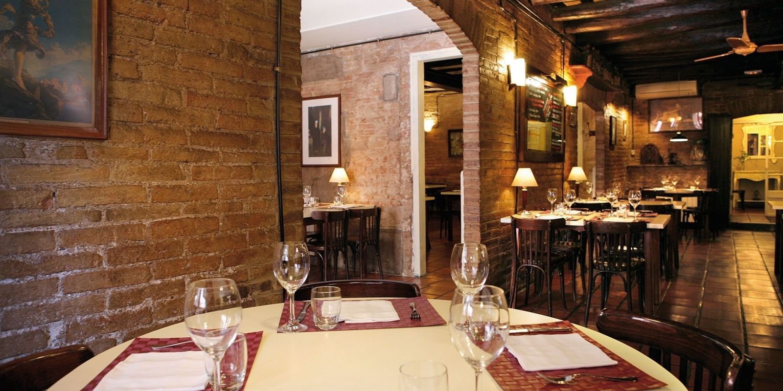 El restaurant Casablanca va tancar el 2016  després de 36 anys al carrer de Sabadell. 