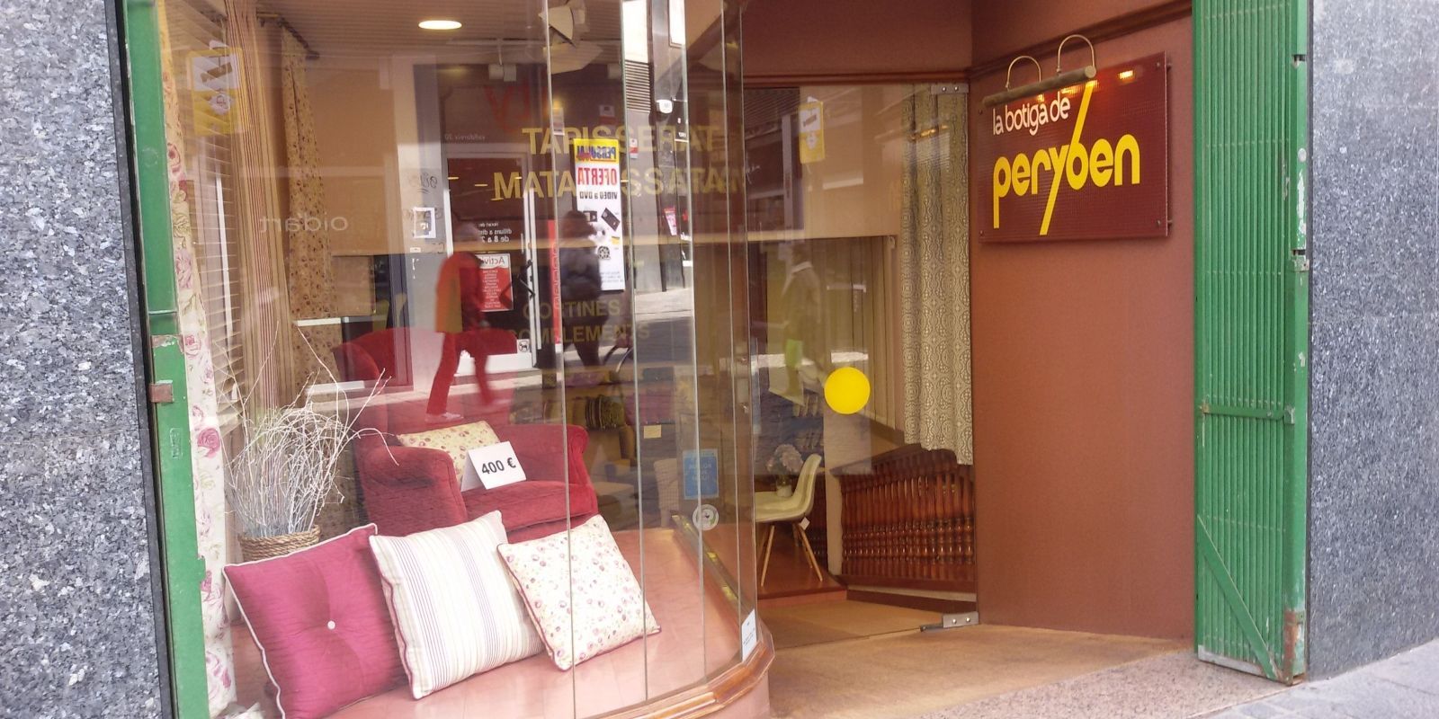Peryben. Botiga referent a Sant Cugat del negoci de la tapisseria, va tancar per jubilació el 2018 després de 42 anys.