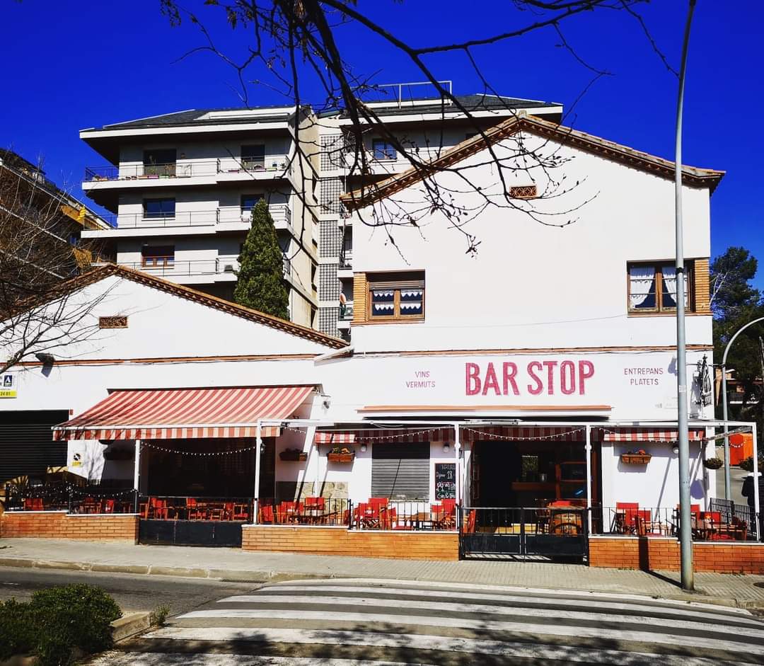 Bar Stop. Obert el 1962, va ser un dels bars més antics. El 2019 va tancar portes, però el 2021 uns nous propietaris l’han recuperat. 
