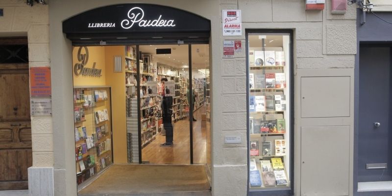 Paideia. Fundada el 1969, va canviar de Santiago Rusiñol a Santa Maria. El 2021 va canviar de propietaris, tot mantenint la imatge.